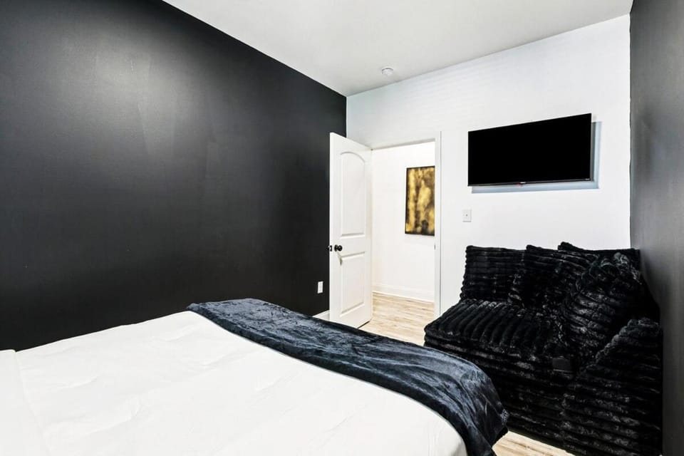 Luxury 5BR Designer Stay and Stylish NOLA Getaway Apartment in Ninth Ward