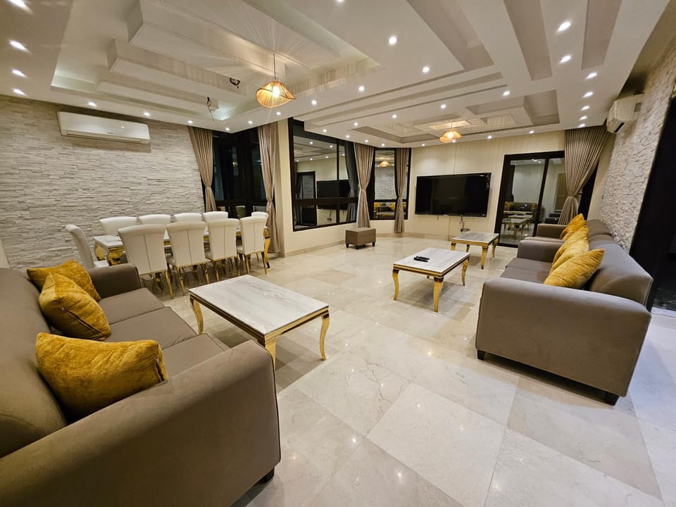 TV and multimedia, Living room, Seating area, air conditioner