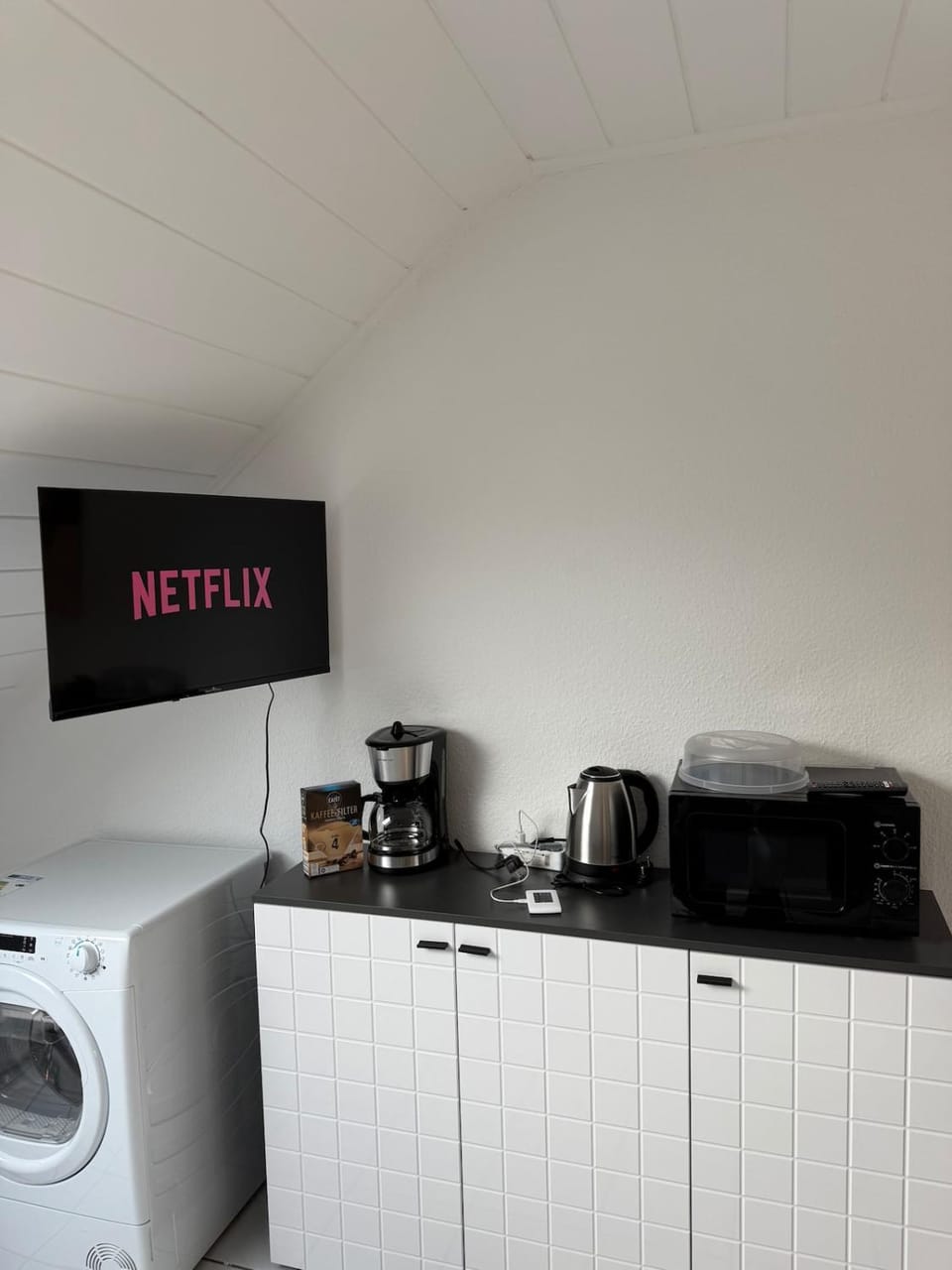 Coffee/tea facilities, microwave, dryer