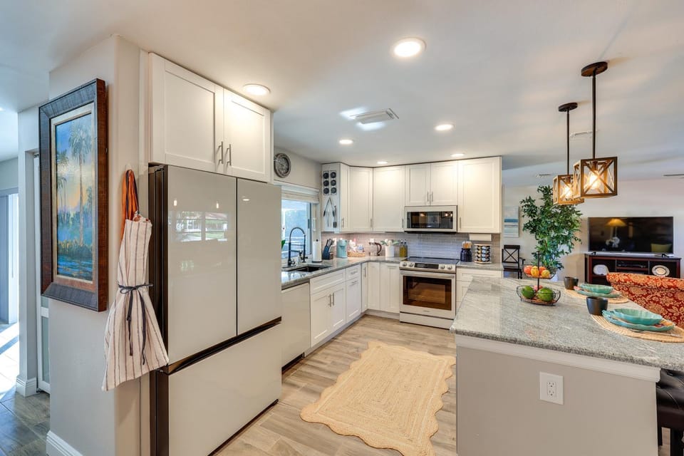 Waterfront Home w/ Boat Dock & Bar in N Fort Myers House in North Fort Myers