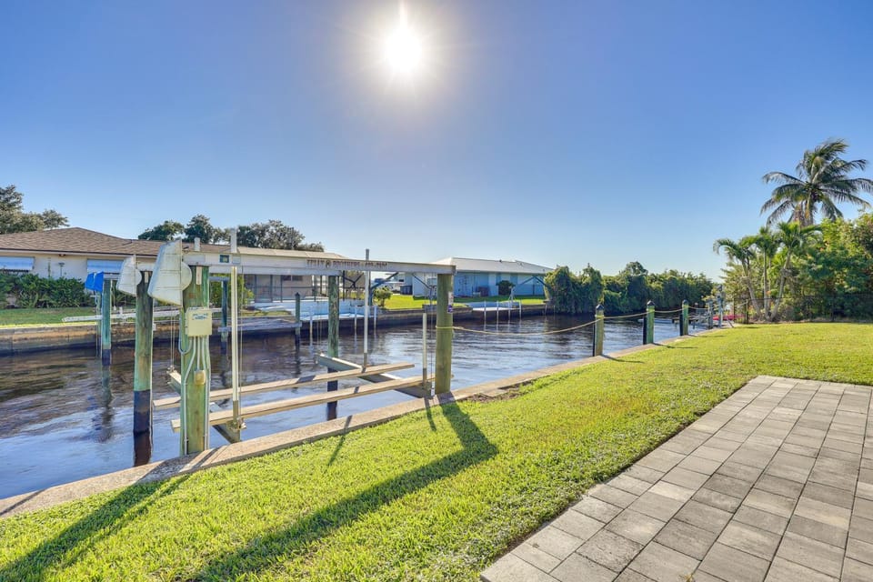 Waterfront Home w/ Boat Dock & Bar in N Fort Myers House in North Fort Myers