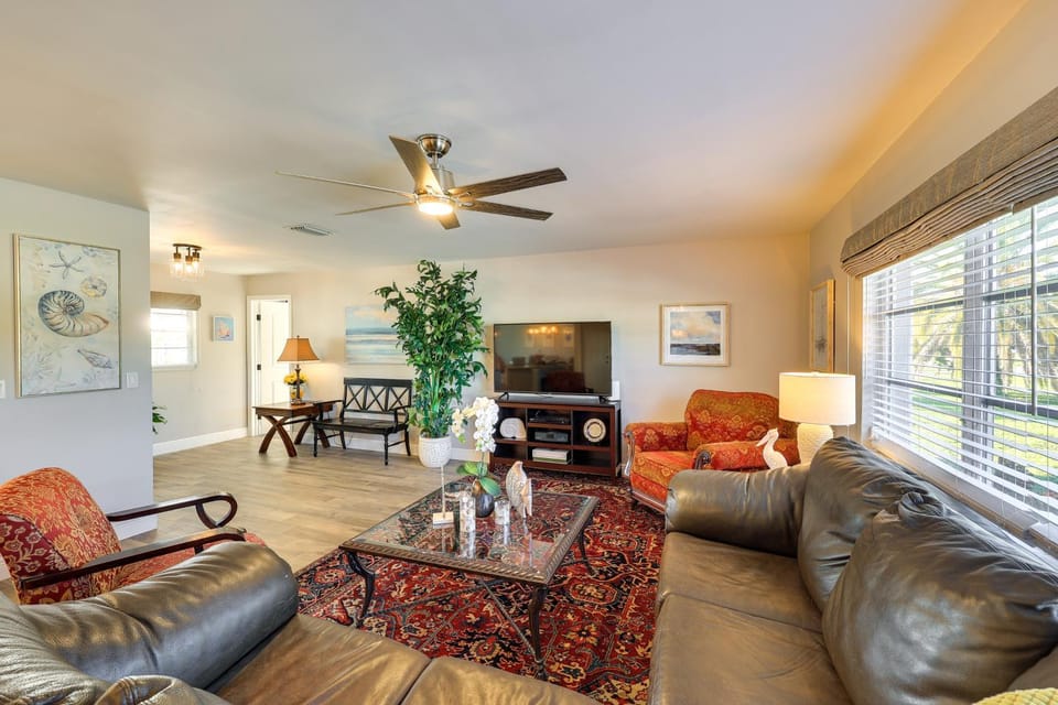 Waterfront Home w/ Boat Dock & Bar in N Fort Myers House in North Fort Myers