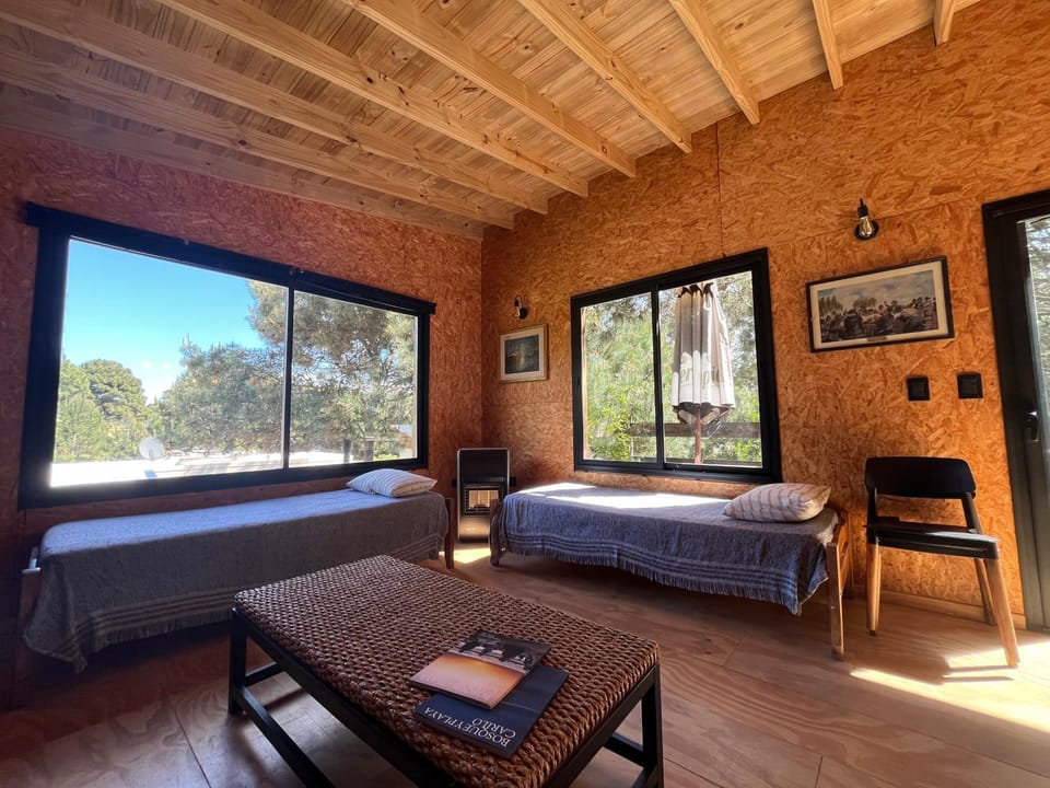Bed, Living room, Photo of the whole room, Seating area