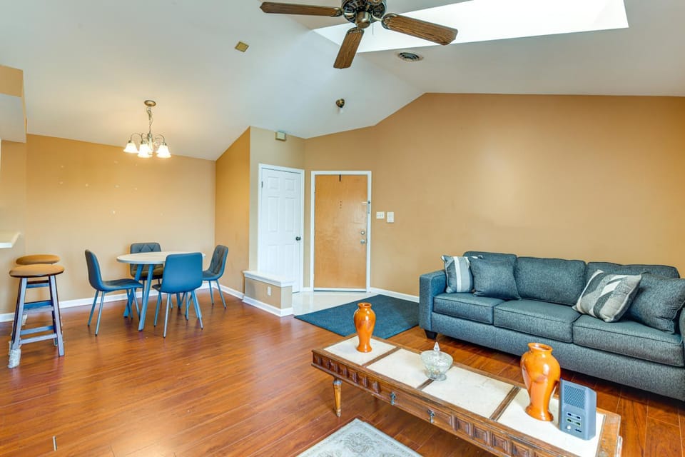 Nurse-Ready Richmond Condo 4 Mi to Medical Centers House in Tuckahoe