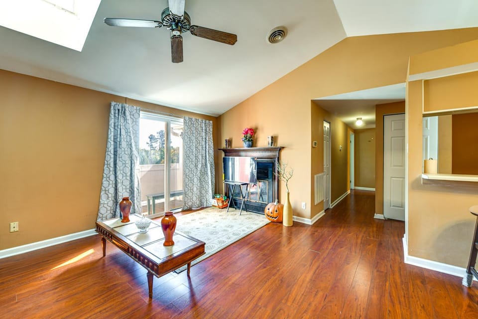 Nurse-Ready Richmond Condo 4 Mi to Medical Centers House in Tuckahoe