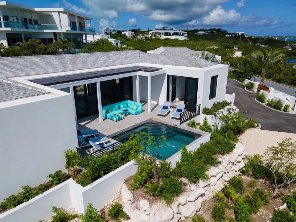 Property building, Patio, Day, Natural landscape, Pool view, Swimming pool, sunbed