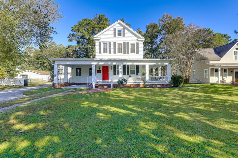 Spacious New Bern Home w/ Yard: 2 Mi to Riverfront House in New Bern