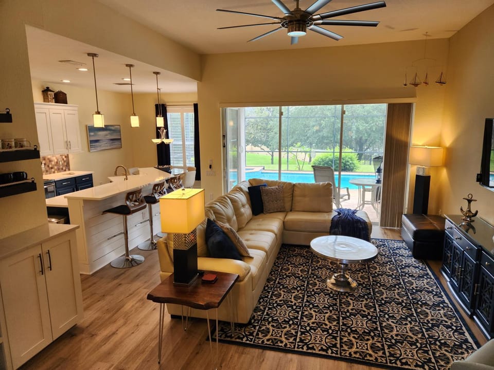 Kitchen or kitchenette, Seating area, pet friendly