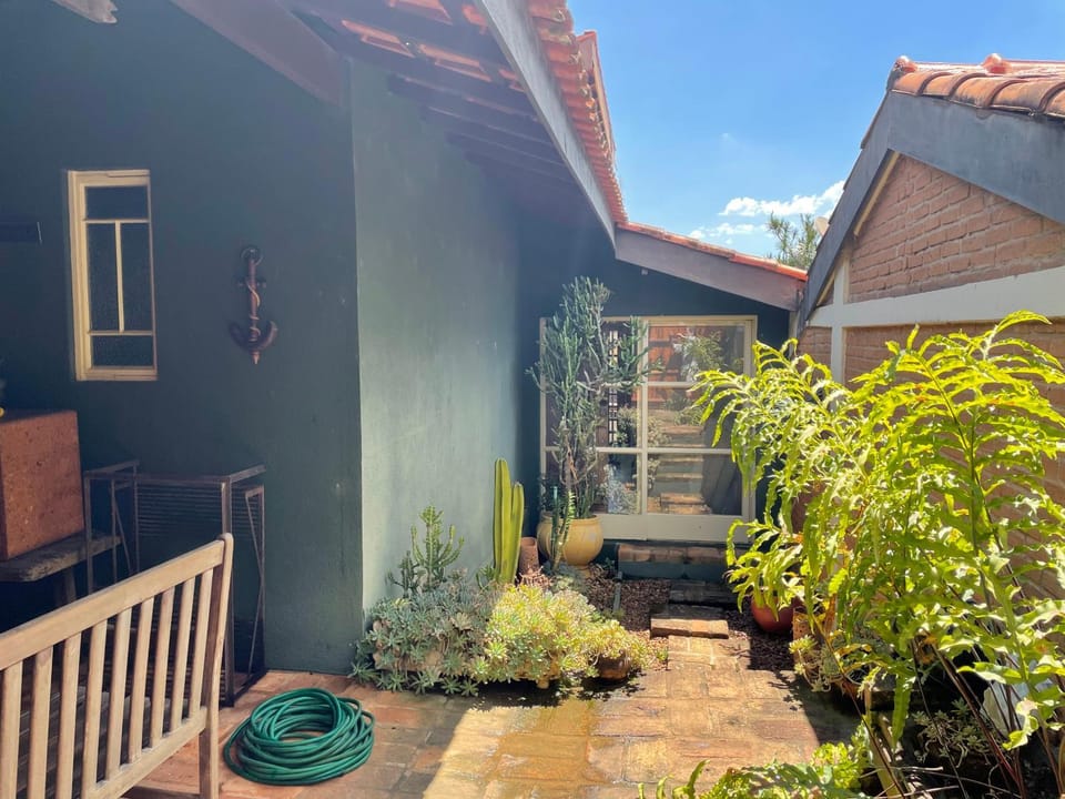 Casinha bem localizada em meio a natureza Bed and Breakfast in Atibaia