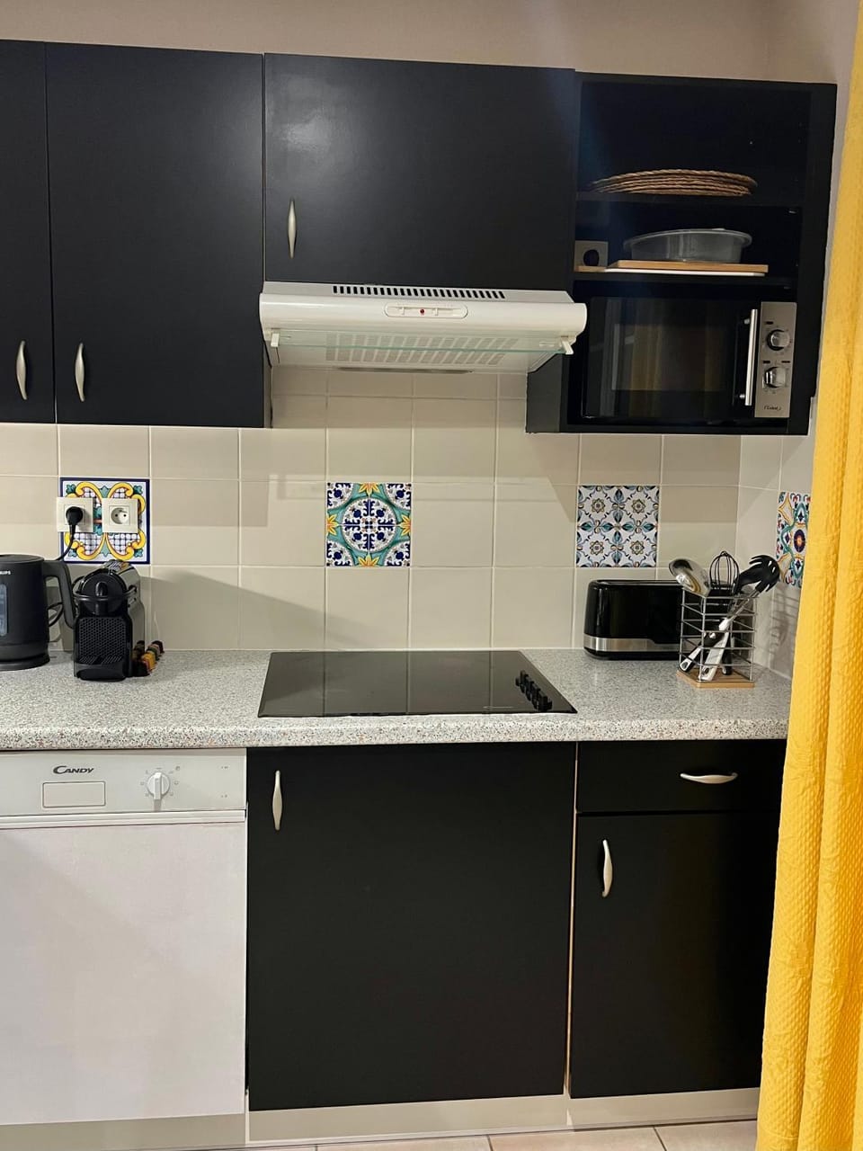 Coffee/tea facilities, stove, toaster