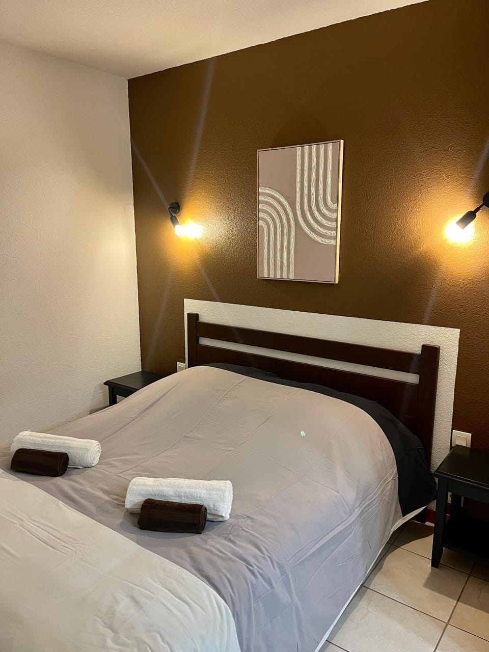 Bed, Bedroom, towels