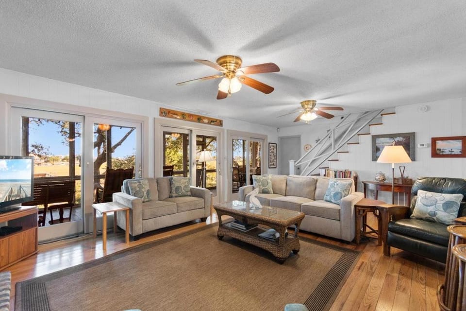 Mace House 4 Bedroom Home with Creekside Dock House in Pawleys Island