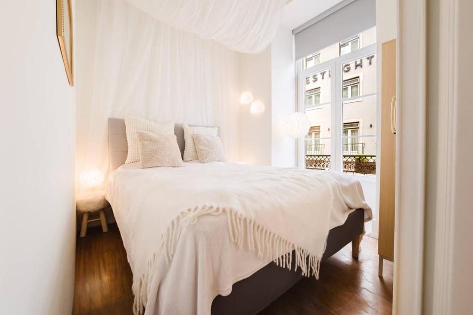 Elegant Lisbon Stay Modern Vintage Charm wAC Apartment in Lisbon