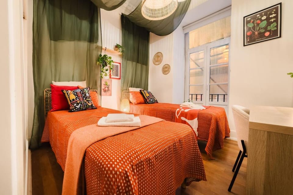 Elegant Lisbon Stay Modern Vintage Charm wAC Apartment in Lisbon