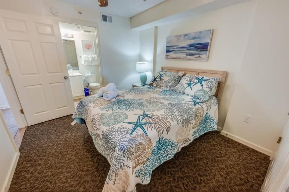 New Private 4BR Ashworth, Direct Oceanfront Views House in North Myrtle Beach