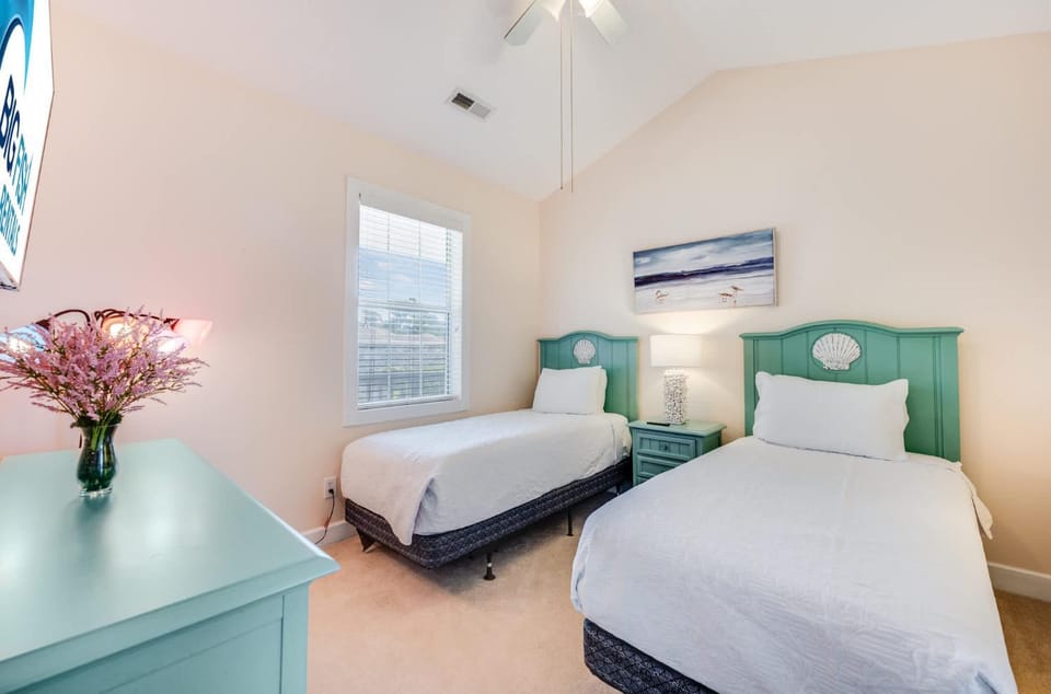 NEW, Large 2 BR at Magnolia Place,Golf Course View House in Carolina Forest