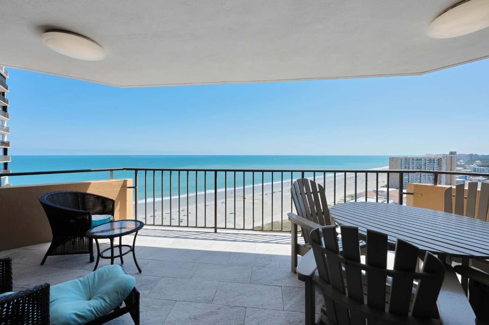 2BR Remodeled Oceanview in Private Maisons Sur Mer House in South Carolina