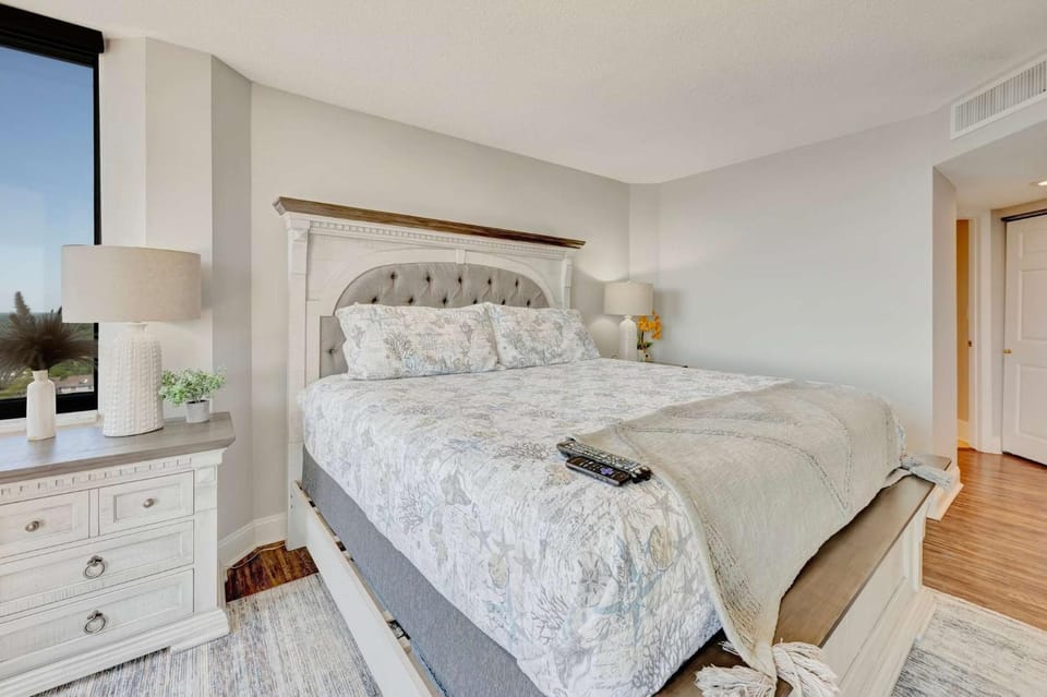 2BR Remodeled Oceanview in Private Maisons Sur Mer House in South Carolina