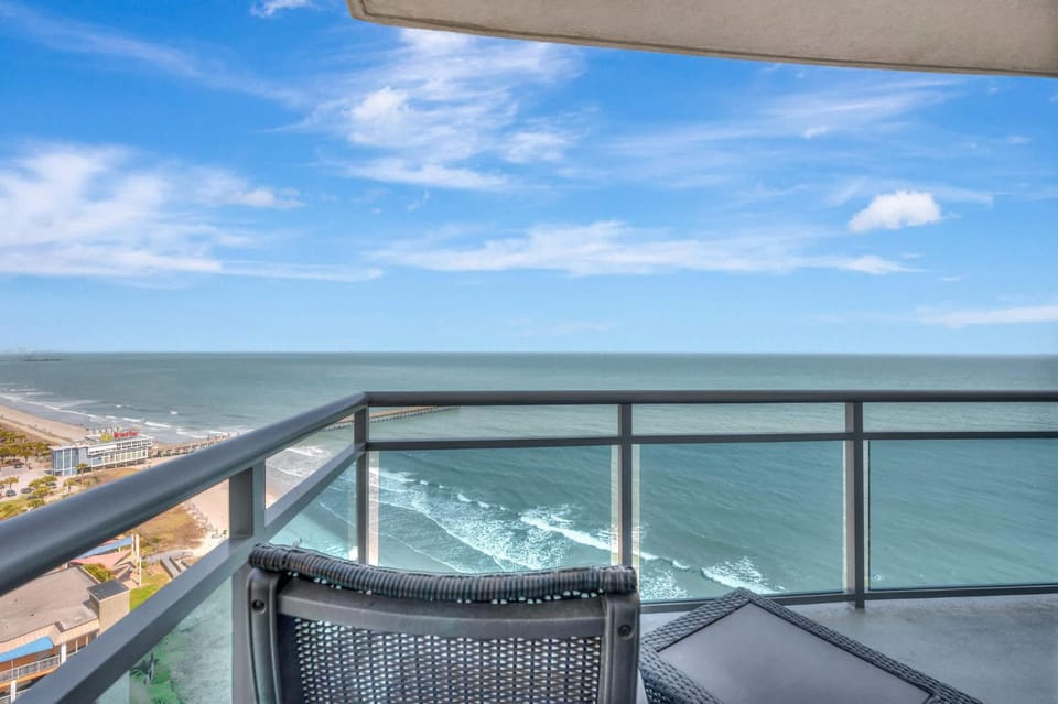New HIGH 2BR 20th FLOOR, Direct Oceanfront, Pools! House in Myrtle Beach