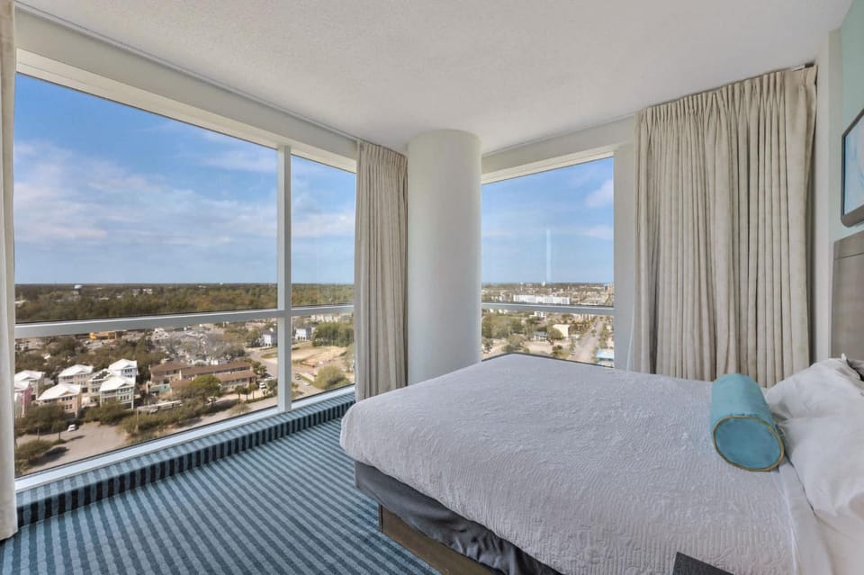 New HIGH 2BR 20th FLOOR, Direct Oceanfront, Pools! House in Myrtle Beach