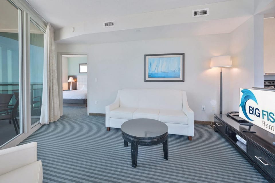 New HIGH 2BR 20th FLOOR, Direct Oceanfront, Pools! House in Myrtle Beach