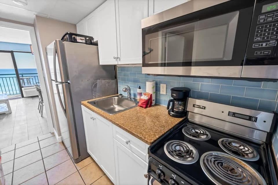 New 1BR Direct Oceanfront Sandcastle South, Pools! House in Myrtle Beach