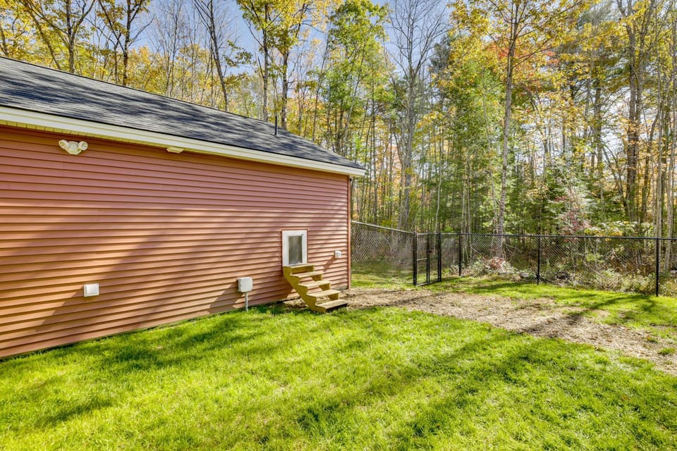 Wooded Retreat w/ Pet-Friendly Yard in Standish House in Standish