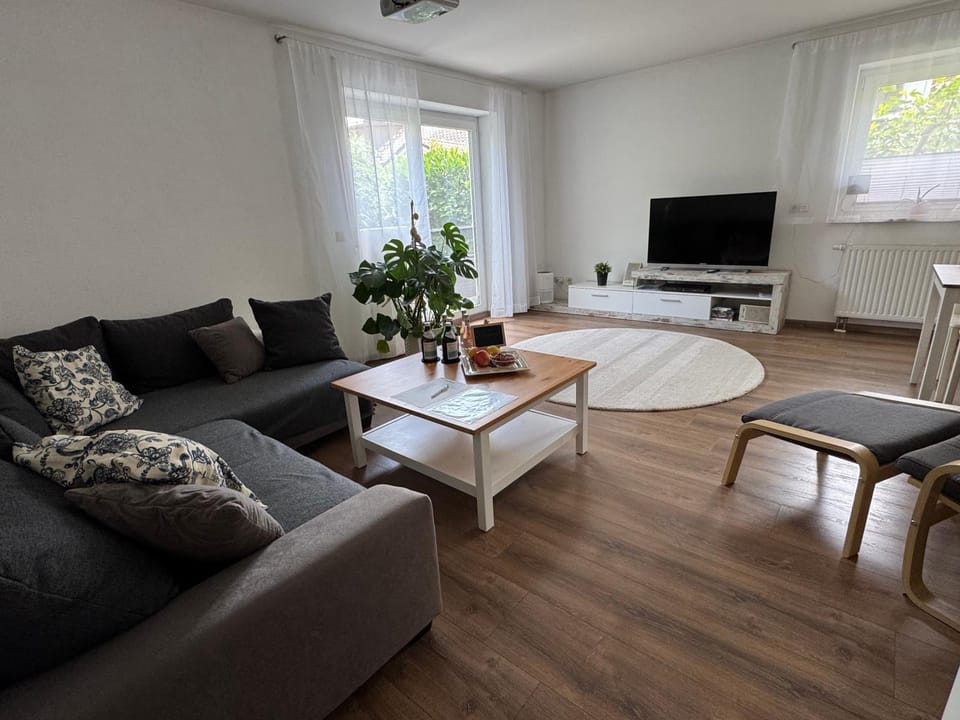 TV and multimedia, Living room, Seating area, Dining area, Evening entertainment