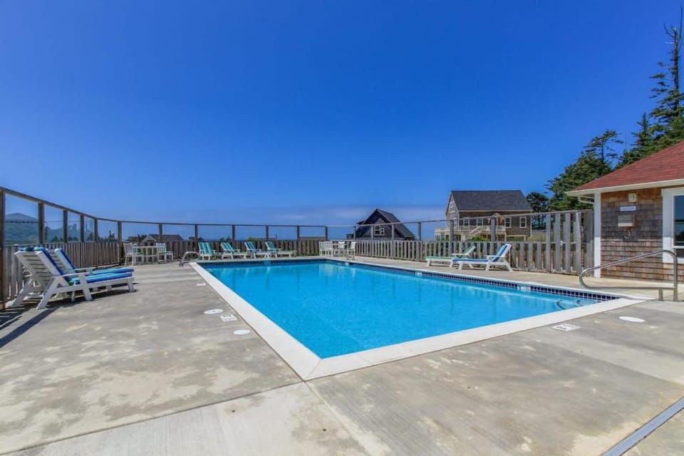 Blue Breeze Hideaway House in Lincoln City