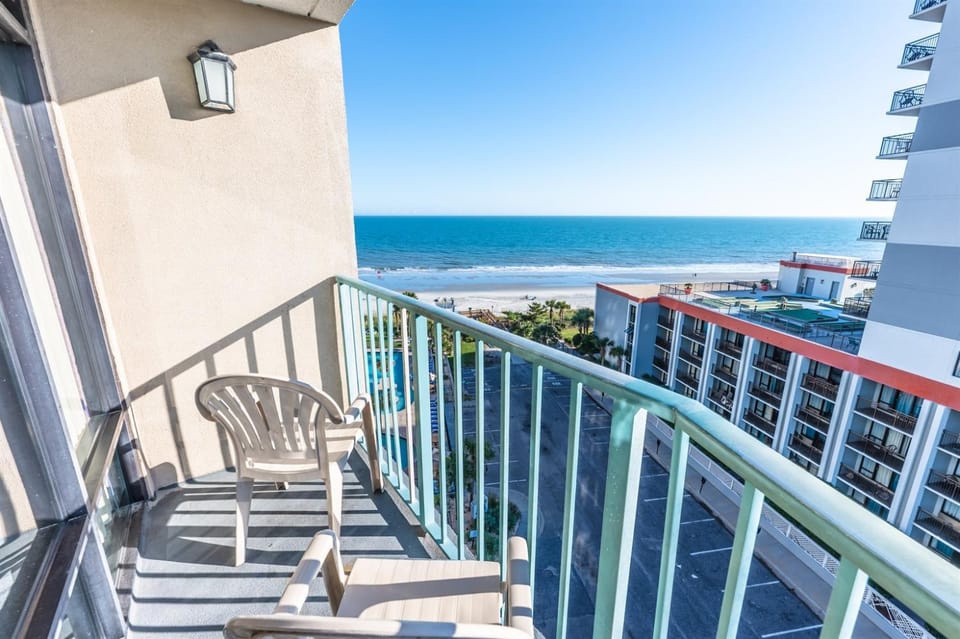Sand Dunes, 8th Floor, Direct Oceanfront, Pools! Apartment in Myrtle Beach