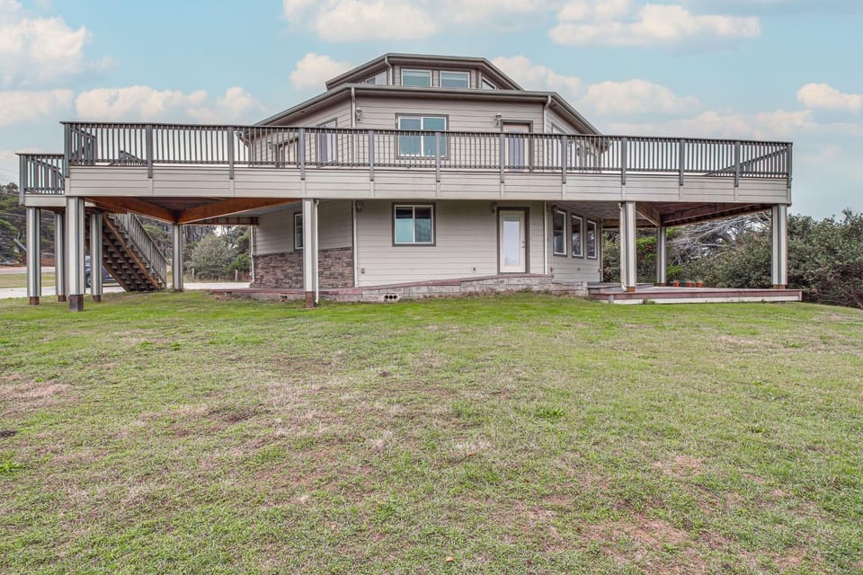 Groups Welcome! Ocean-View Escape in Gold Beach House in Oregon