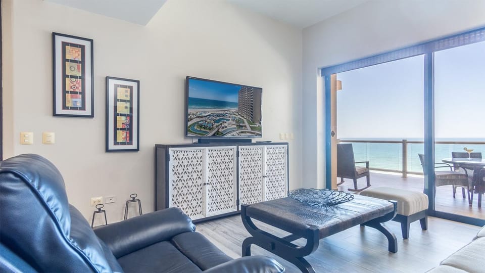 TV and multimedia, Living room, Seating area, Sea view