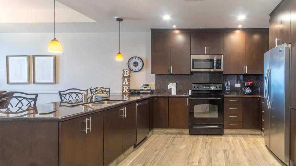 Kitchen or kitchenette, Dining area, oven, stove, toaster