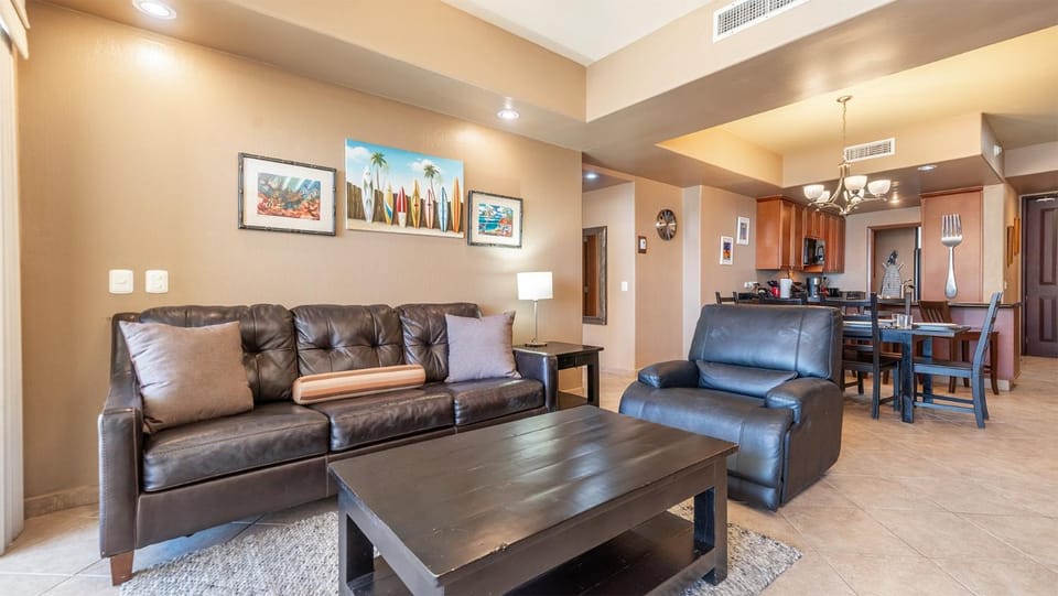 Kitchen or kitchenette, Living room, Seating area, Dining area