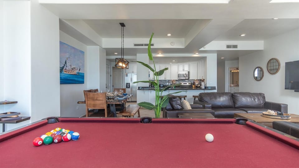Billiard, Living room, Seating area