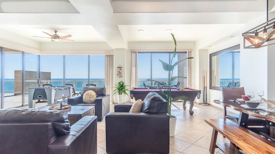 Billiard, Living room, Seating area, Sea view