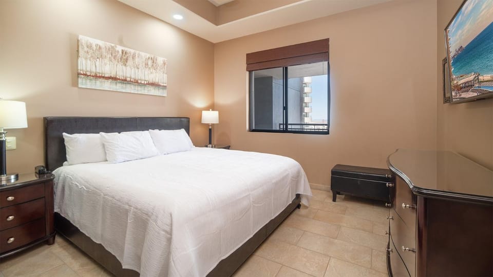 Bed, TV and multimedia, Bedroom