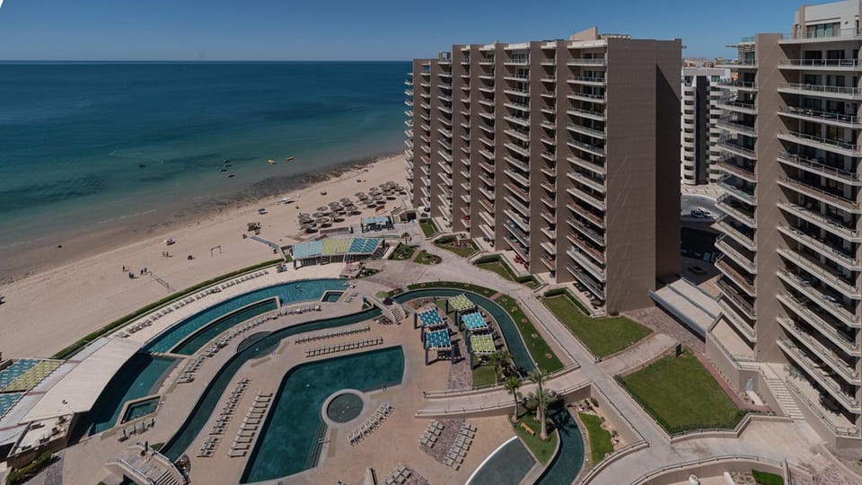 Property building, Day, Bird's eye view, Beach, Pool view, Sea view, Swimming pool, sunbed