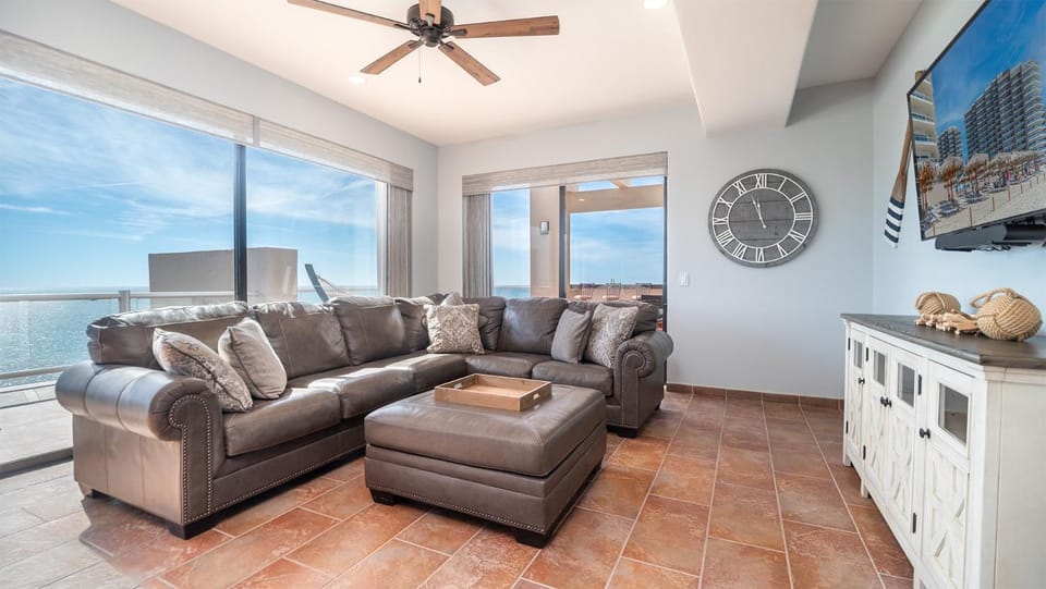 TV and multimedia, Living room, Seating area, Sea view