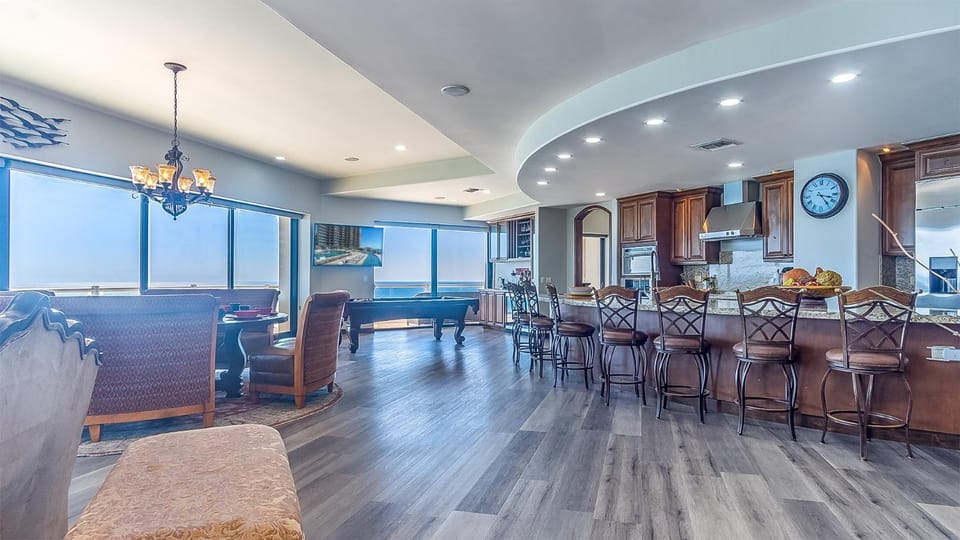 Seating area, Dining area