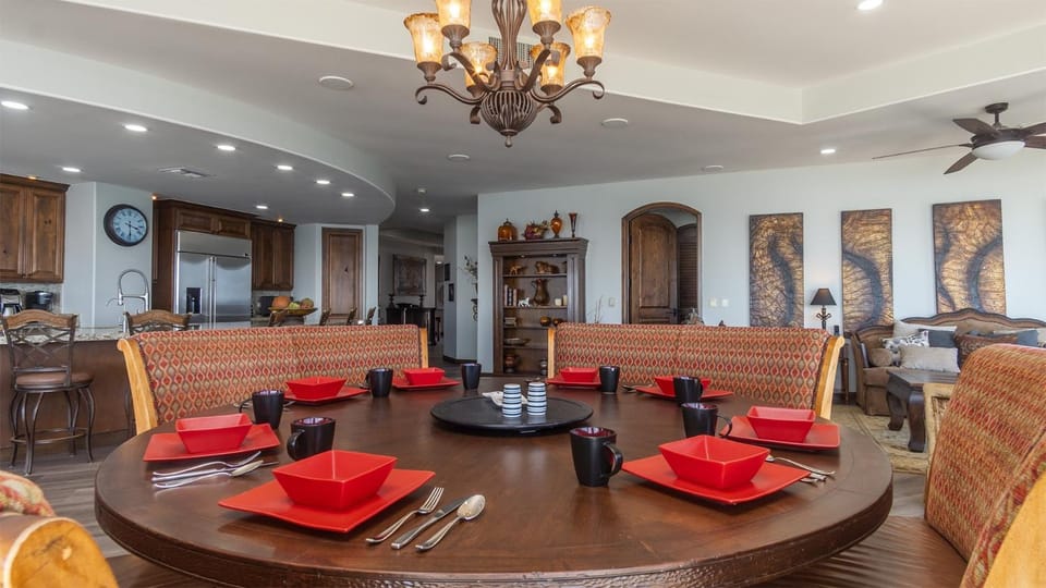 Seating area, Dining area