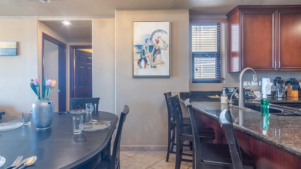 Seating area, Dining area