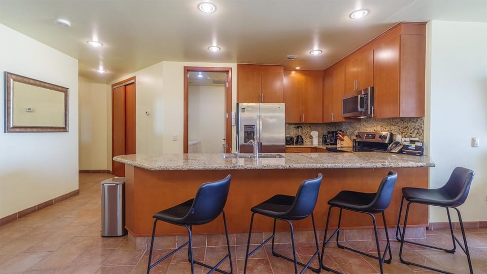Kitchen or kitchenette, Seating area, Dining area, oven, stove