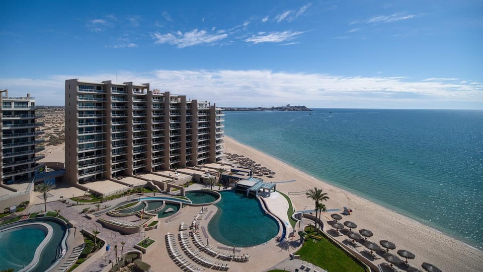Property building, Day, Bird's eye view, Beach, Pool view, Sea view, Swimming pool, Swimming pool, sunbed