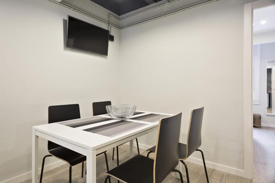 Communal lounge/ TV room, TV and multimedia, Dining area