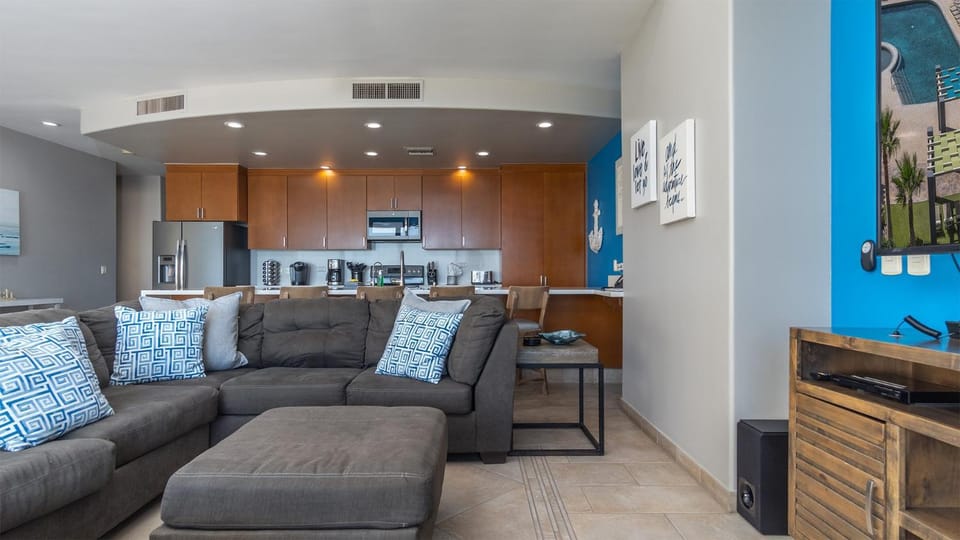 TV and multimedia, Kitchen or kitchenette, Living room, Seating area