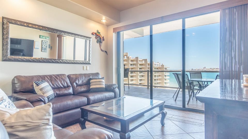 TV and multimedia, View (from property/room), Balcony/Terrace, Living room, Seating area, Sea view