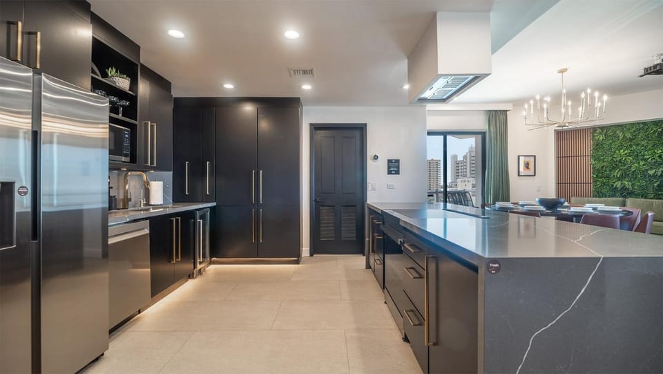 Kitchen or kitchenette, oven