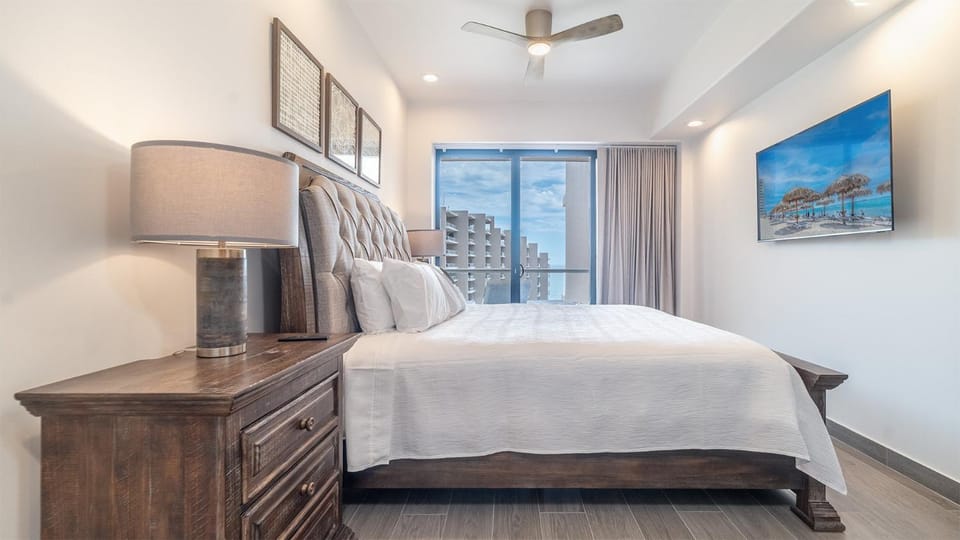Bed, TV and multimedia, Bedroom