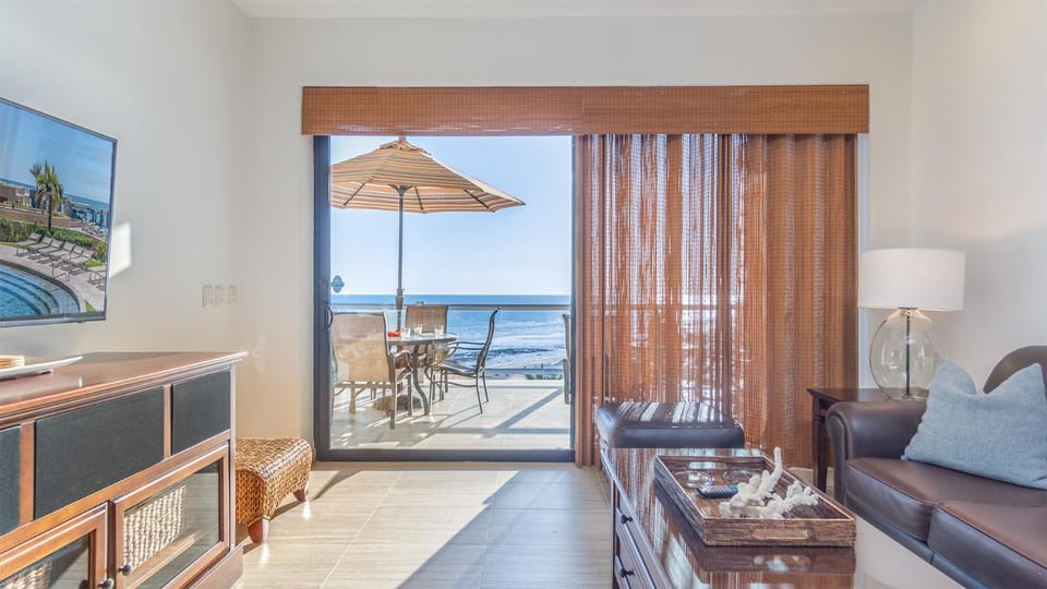 TV and multimedia, Living room, Seating area, Sea view